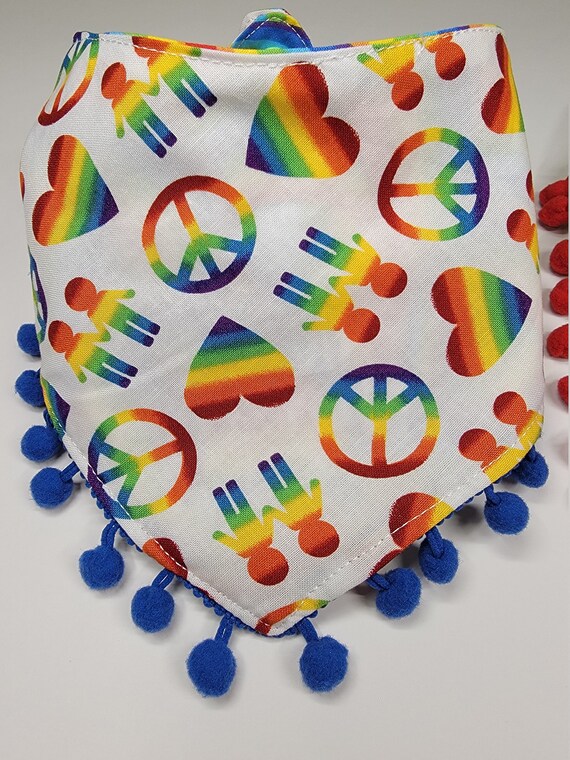 Pride Hundehalstuch – 2 Stück Regenbogen-Bandanas | Mit Love Is Love Aufdruck | Für Hunde & Katzen | Pride Day & CSD
