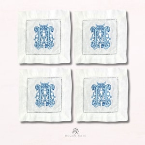 Geborduurde cocktailservetten, servetten met ajourmotief monogram, verlovingscadeau met monogram, servetten voor barwagen, cadeau voor haar, geborduurd monogram