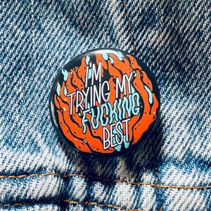 Relatable Pin - "Ich versuche mein Bestes" Button Pin -Sarkastischer Humor Pin - Motivierend aber Müde - Ästhetischer Pinback Button