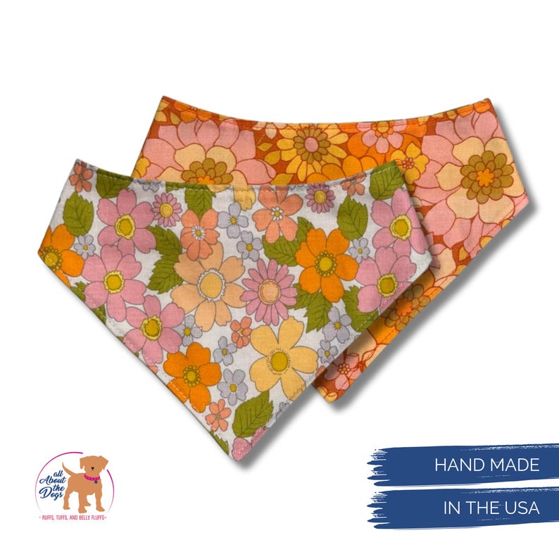 Puede incluir: Dos pa&ntilde;uelos para perros con un estampado floral retro en tonos naranja, rosa, amarillo y verde. Los pa&ntilde;uelos est&aacute;n hechos a mano en los EE. UU. Los pa&ntilde;uelos tienen forma triangular.