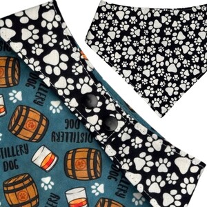 Distillery Dog Vändbar Bandana: Svarta & Vita Tassar, Personlig Bomullshalsduk med Tryckknapp för Husdjur bild 4