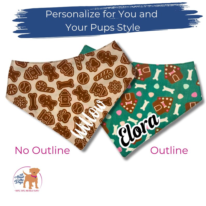 K&ouml;nnte beinhalten: Zwei personalisierte Hunde-Bandanas. Eines ist beige mit braunen Lebkuchen- und Knochenmustern, das andere ist gr&uuml;n mit Lebkuchenhaus- und Knochenmustern. Die Texte "Willow" und "Elora" sind auf den Bandanas zu sehen. Der Text "Personalisiere f&uuml;r dich und den Stil deiner Welpen" ist dar&uuml;ber abgebildet.