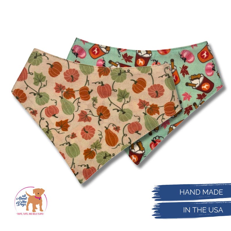 Puede incluir: Dos pa&ntilde;uelos para perros con estampados oto&ntilde;ales. Un pa&ntilde;uelo tiene un fondo beige con calabazas y hojas. El otro es verde menta con calabazas, tazas de caf&eacute; y hojas. Los pa&ntilde;uelos est&aacute;n hechos a mano en los EE. UU.