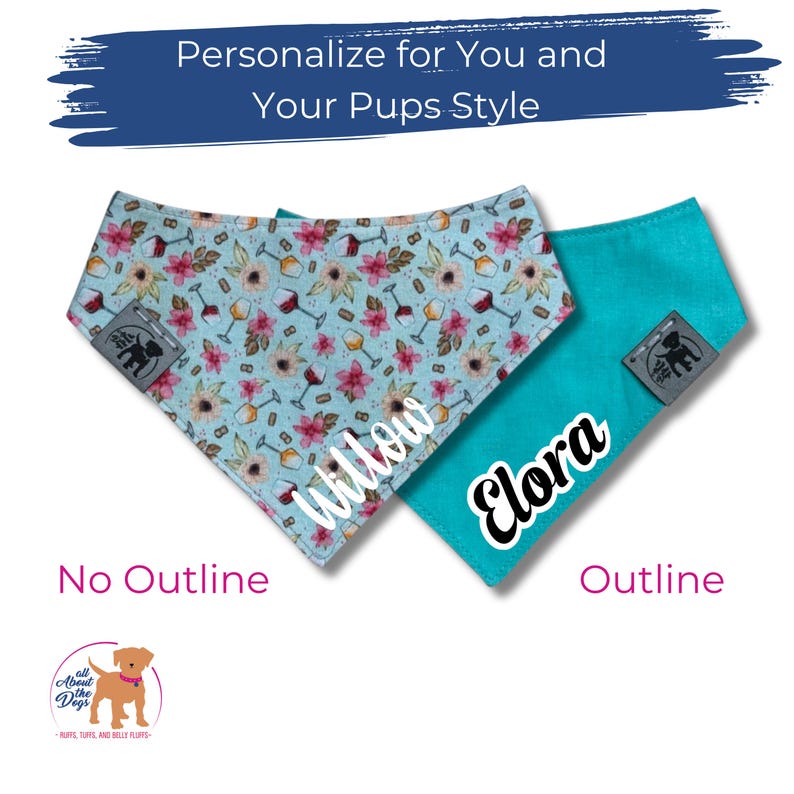 Pu&ograve; includere: Due bandane personalizzate per cani. Una &egrave; azzurra con un motivo floreale e calici di vino, l'altra &egrave; turchese tinta unita. I testi "Willow" ed "Elora" sono visualizzati sulle bandane. Il testo "Personalizza per te e lo stile dei tuoi cuccioli" &egrave; in alto.