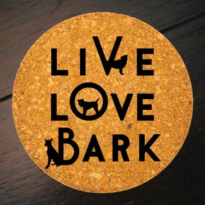Modern Live Love Bark Trivet | Round Cork Kitchen Decor | Farmhouse Counter Pad afbeelding 1