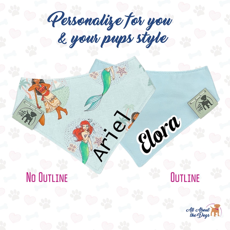Peut inclure: Deux bandanas pour chiens, l'un bleu clair avec des illustrations d'Ariel et Moana, l'autre bleu clair uni. Les bandanas sont personnalis&eacute;s avec les noms "Ariel" et "Elora". Le texte indique "Personnalisez pour vous et le style de vos chiots".