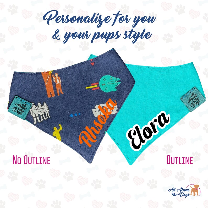 Pu&ograve; includere: Due bandane per cani personalizzate, una blu con un tema di Star Wars e il nome "Ahsoka" in arancione, e una turchese con il nome "Elora" in bianco. Entrambe le bandane hanno un piccolo cartellino che dice "All About the Dogs".