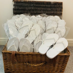 10 20 30 40 50 or 60 pairs of white wedding flip flops | wedding guests | dancing feet | party | individually bagged | bride |S M L |
