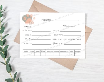 Op de afbeelding: Een witte, printbare huisdierinformatiekaart met een afbeelding van een pootprint. De kaart heeft velden voor de naam van het huisdier, de eigenaar, het telefoonnummer, het mobiele nummer, het e-mailadres, het adres, het ras, de leeftijd, het vachttype, de maat, het geslacht en medische informatie. De kaart bevat ook een checklist voor gemakkelijk, eerlijk, moeilijk, bijterig, nerveus, hyperactief, agressief, oud en verboden.