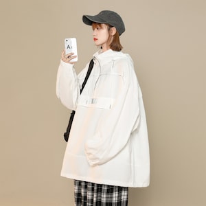 Women&#39;s White Windbreaker Reflector Lightweight Jacket
