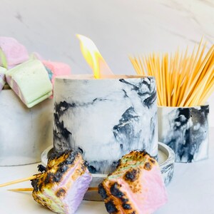 Brasero de hormigón con superficie de mármol, estación de malvaviscos, parrilla de kebab, regalo de inauguración de la casa, mármol, regalo único de Navidad (posavasos se vende por separado)