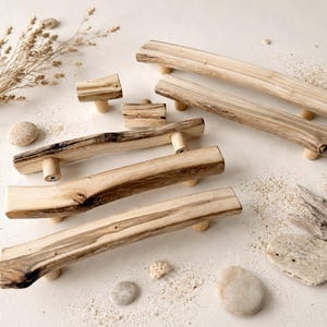 Schrankgriffe aus recyceltem Treibholz, Schubladenknäufe aus Naturholz, umweltfreundliche rustikale Beschläge, ein Unikat