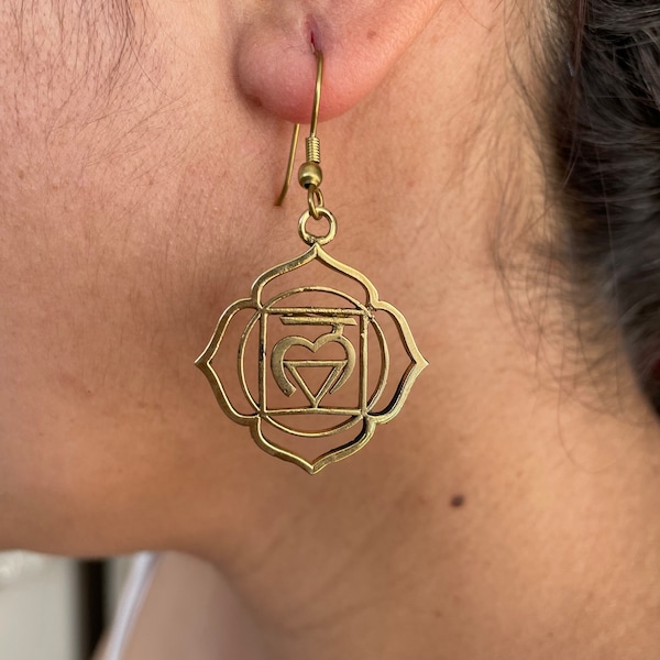 Boucle d'oreilles signe chakra racine en laiton