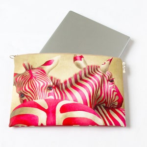 Laptoptasche PINK ZEBRA - Laptophülle 13 Zoll, 14 Zoll, 15 Zoll - gepolstert, wasserabweisend, kratzfest - handmade in South Africa