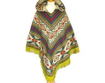 Gelber Alpaka Poncho mit Kapuze und Azteken Muster