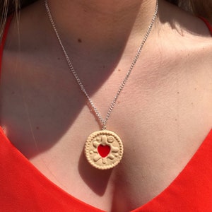 Jammy heart biscuit necklace