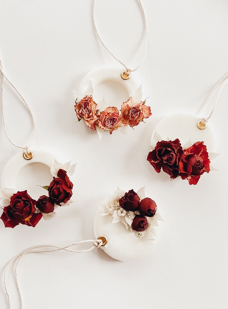 Suspensions Parfumées Aux Fleurs Séchées