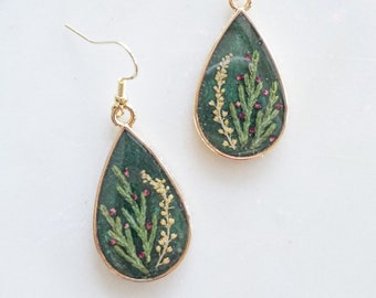 Teardrop Green Botanical Resin Earrings, 100% Natural Pressed flowers and Greenery