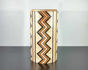 Jarrón en zigzag: ancho 16,5 cm, profundidad 30 cm