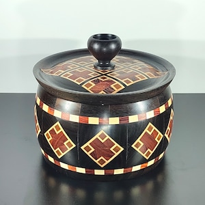 Biscuit jar H 20.5cm W 24cm