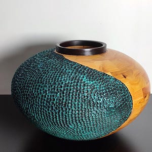 Geschnitzte Segmentschale H 19 cm B 28,5 cm