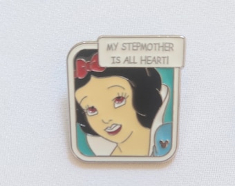 指に鳥を乗せて座るヴィンテージ白雪姫ディズニーピン - Etsy 日本