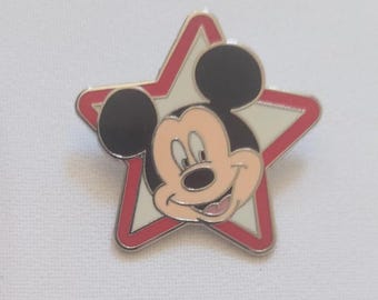 Pin oficial de Disney Mickey Mouse Estrella Roja 2012
