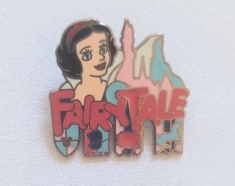 指に鳥を乗せて座るヴィンテージ白雪姫ディズニーピン - Etsy 日本