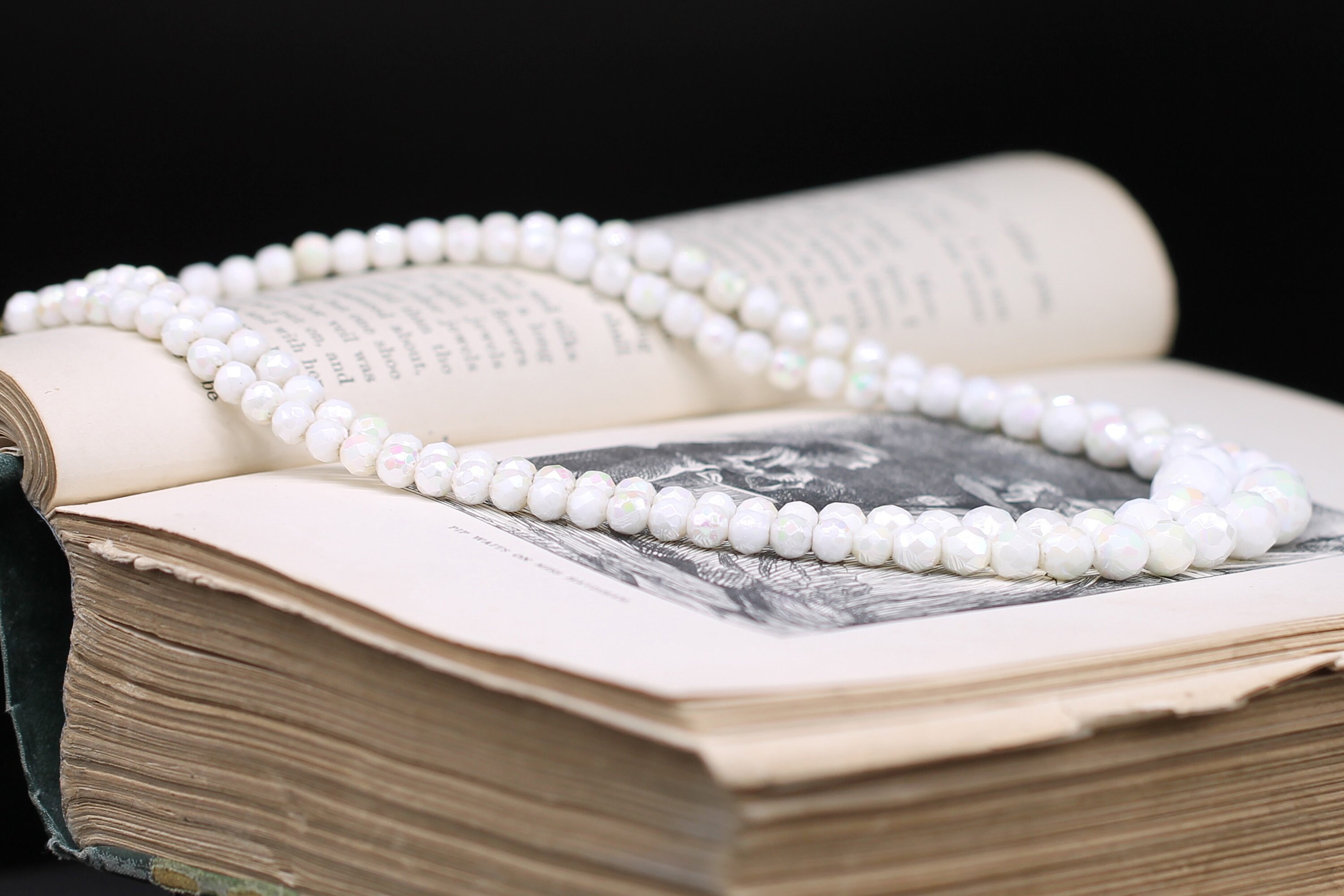 Vintage Double Stranded White Pearlescent Glass Beaded Necklace c1950s