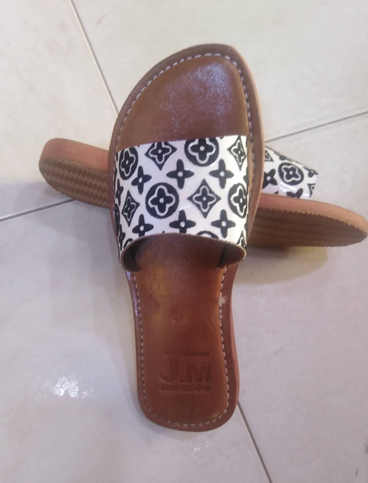 Pin by Itz choko Mtz on luis vuitton  Fashion slippers, Lv slides, Womens  sandals