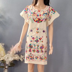 M bis XXL Mexikanischer Kimono Flores Dress.Tenango besticktes Dress.Mexikanisches Traditionelles Dress. Handgemachtes mexikanisches Kleid. Mexikanische Brautjungfer Kleid.
