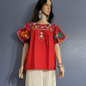 Hand bestickte mehrfarbige Bluse. Geblümte mexikanische Bluse. Mexikanische traditionelle Bluse. Handgemachte mexikanische Bluse. Top mit geteilten Ärmeln. S bis XXL