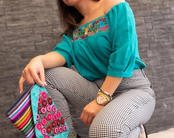 Blusa Artesanal bordada con hilos de seda/Mexican blouse hand-embroidered /blusa artesanal mexicana /mexican top embroidered/