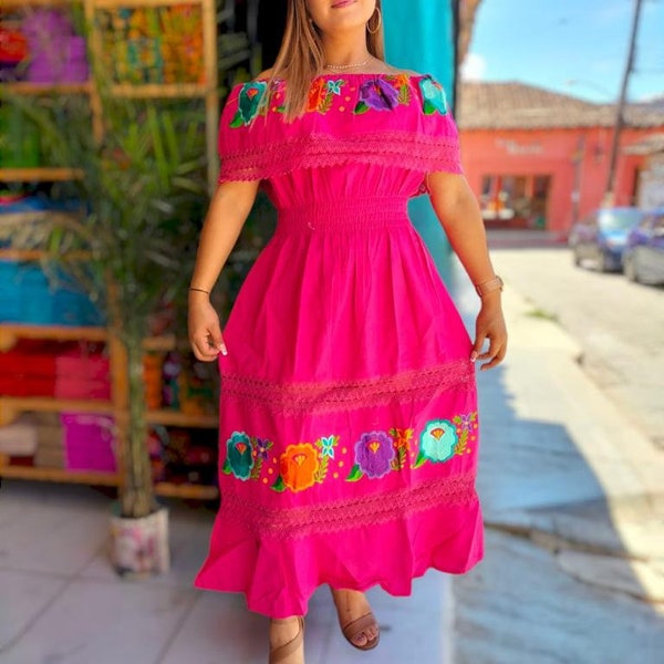 Robe S à XXL avec bordure en dentelle et épaules dénudées. Robe brodée florale. Robe paysanne. Robe mexicaine. Robe 5 mai. Robe de fiesta mexicaine.