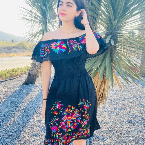 Dress M to XXL Mexican off Shoulder Dress.Tenango hand embroidered.Traditional Mexican Dress.Artisanal Mexican Party Dress.Elegant Mexican Dress M to XXL Mexican off Shoulder Dress.Tenango hand embroidered.Traditional Mexican Dress.Artisanal Mexican Party Dress.Elegant Mexican