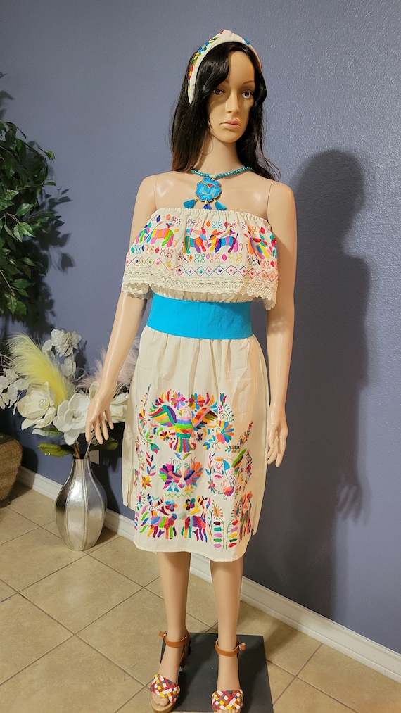 Dress M to XXL Mexican off Shoulder Dress.Tenango hand embroidered.Traditional Mexican Dress.Artisanal Mexican Party Dress.Elegant Mexican Dress M to XXL Mexican off Shoulder Dress.Tenango hand embroidered.Traditional Mexican Dress.Artisanal Mexican Party Dress.Elegant Mexican