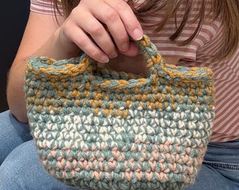 Schema all'uncinetto per mini borsa tote in stile scrapbooking (scarica PDF)