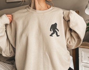 Bigfoot Sasquatch crewneck sweatshirt Gift for Big foot Sasquatch Lovers with retro minimalist design. Trendy Sweatshirt