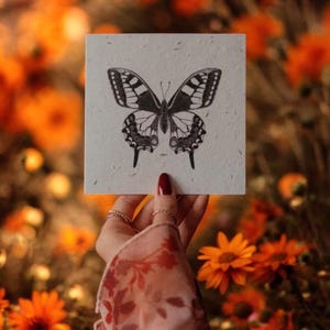 Machaon | Papillon | Papier ensemencé | carte de voeux | Cadeaux faits main | Illustration imprimée | Papier kraft | Graine de fleur des prés | Plantes sauvages