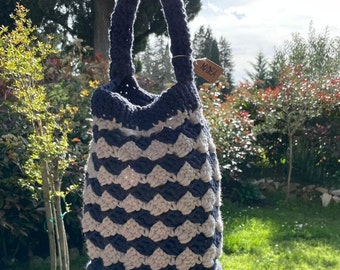 Bolso bombonera hecho a mano en crochet, estilo casual bicolor