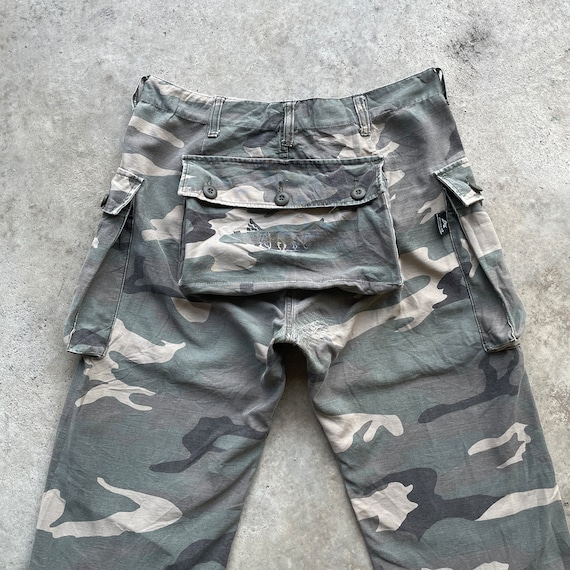 Vintage Avirex FLARE Camo Faded Multipocket Monkey Pants Vintage Avirex FLARE Camo Faded Multipocket Monkey Pants