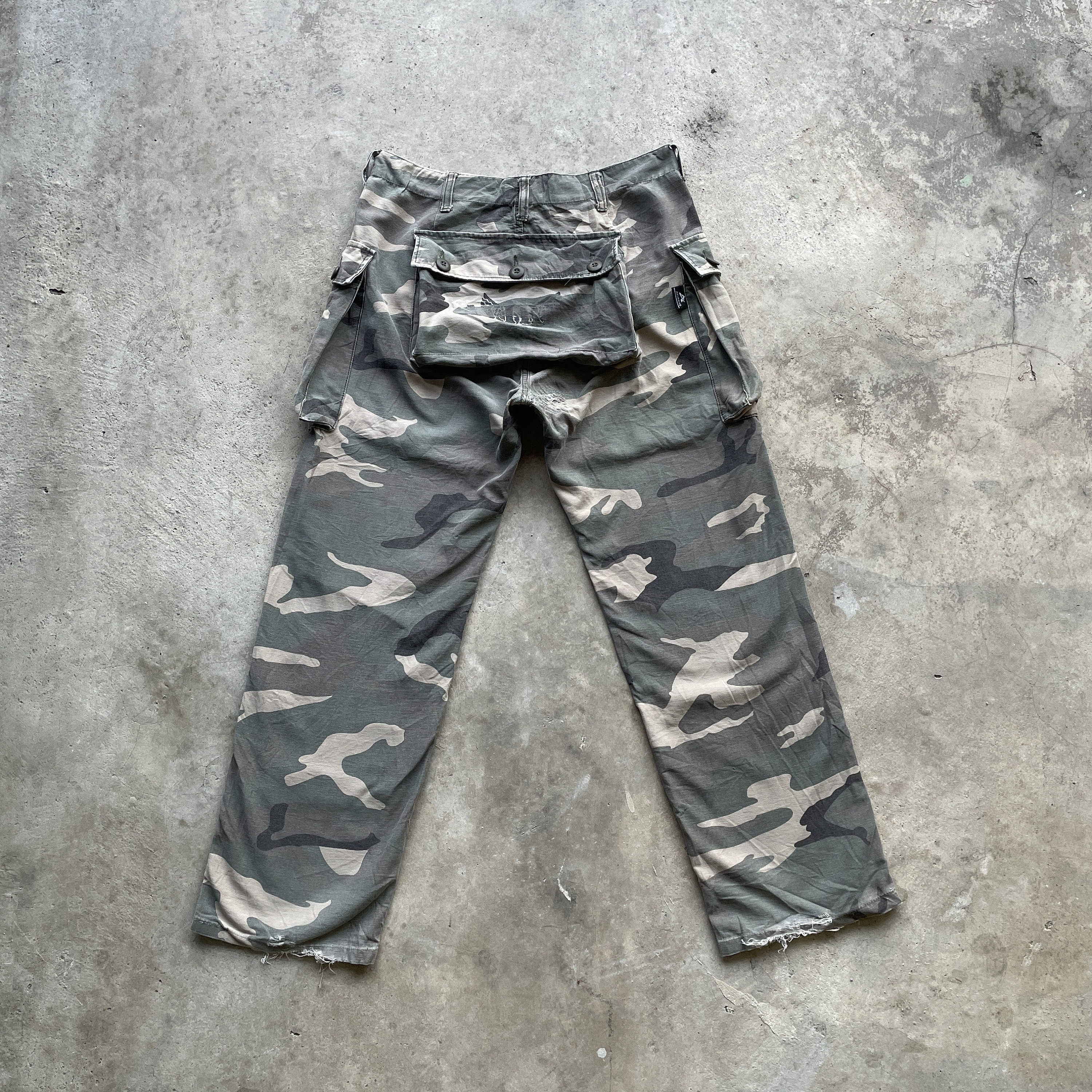 Vintage Avirex FLARE Camo Faded Multipocket Monkey Pants Vintage Avirex FLARE Camo Faded Multipocket Monkey Pants