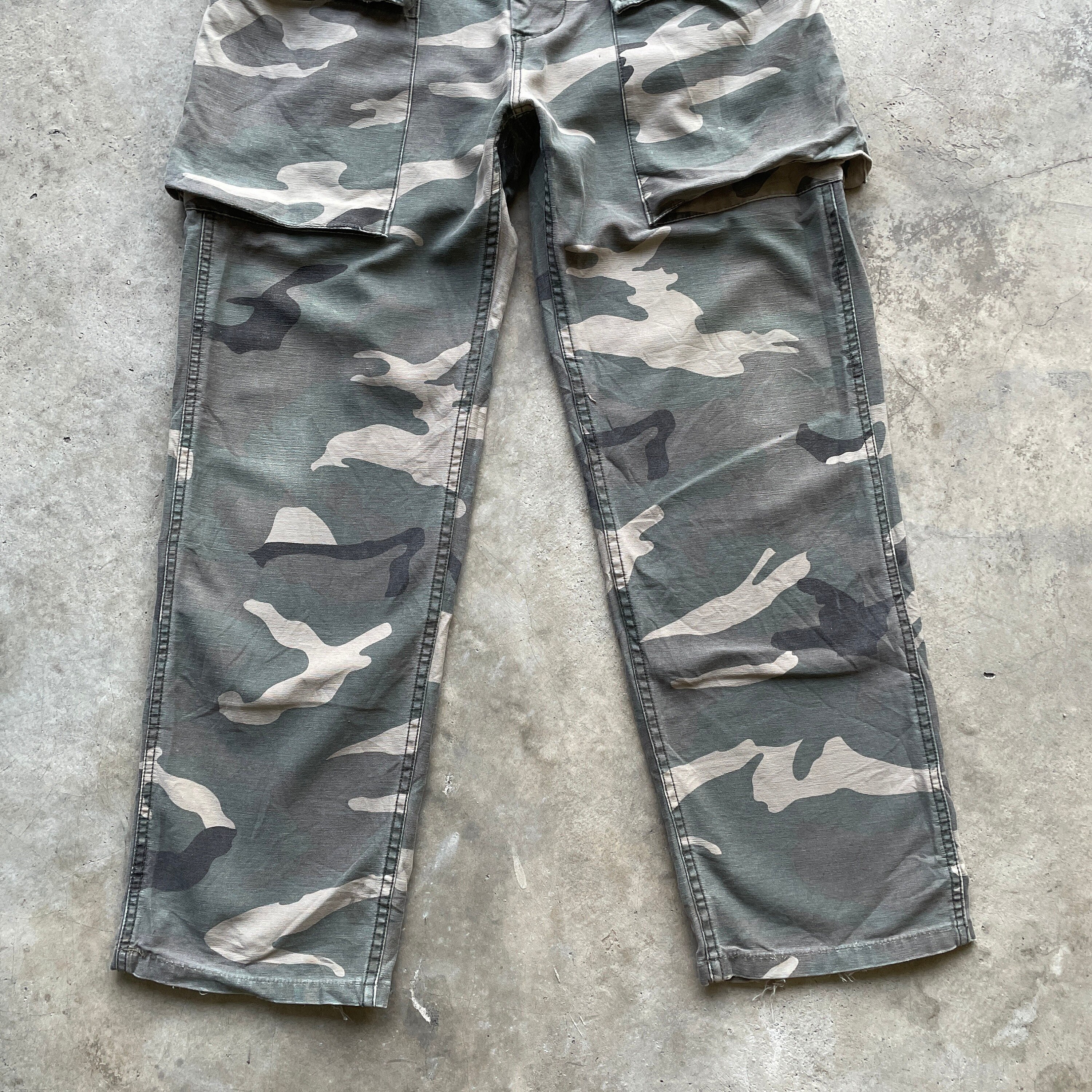 Vintage Avirex FLARE Camo Faded Multipocket Monkey Pants Vintage Avirex FLARE Camo Faded Multipocket Monkey Pants