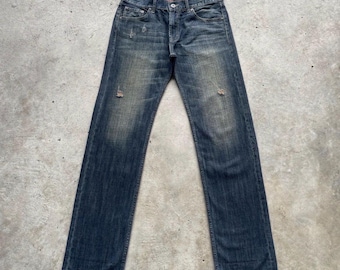 Calça jeans vintage japonesa sem etiqueta, tamanho W33x34, em denim desbotado e com efeito ferrugem.