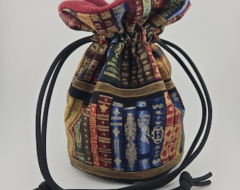 Bolsa de dados con patrón de libro: bolsa con cordón hecha a mano