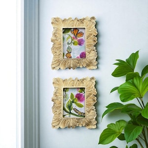 Stampe Giclée con farfalle e cardi incorniciati: cornici ornate in oro, Cottagecore Art (set di 2)