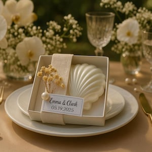 Personalized Seashell Candle Wedding Favor, Rustic Beach Candle in Gift Box with Pearls, Destination Bridal Shower Guest Gift Turkısh Candle