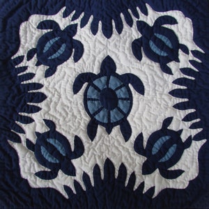 1 Hawaiian Quilt Throw Pillow Cushion Cover 18x18 Hand quilted/Hand Appliqued Page 1 of 4