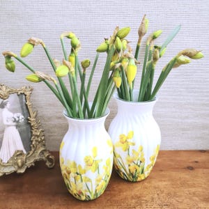 Spring Daffodils glass vase, A beautiful glass vase which has been decoupaged with vibrant yellow spring daffodils all around the vase creating a cheerful and uplifting display. set against a hand painted white chalk paint background giving it a rustic feel with natural twine tied around the vase. Height 20 cm width 11 cm