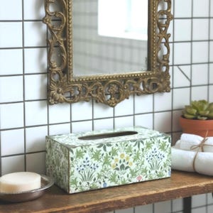William Morris Bluebells Tissue Box, Floral Large Wooden Tissue Cover with Pull-out Base